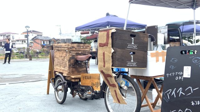 特製の自転車でイベントへ出店している写真