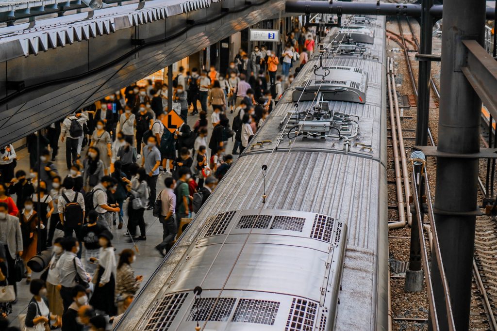 満員電車の様子