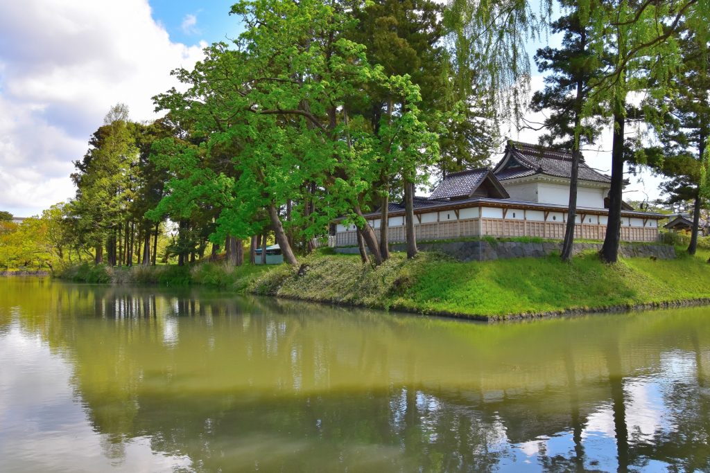 水の溜まったお城の堀