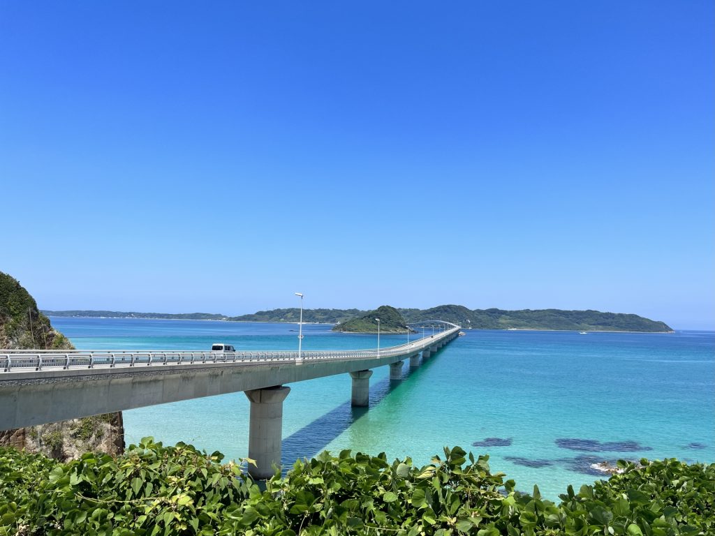 絶景の角島大橋の様子
