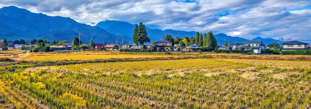 秋の安曇野市と北アルプスの様子