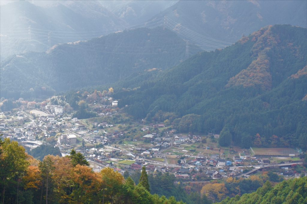 金毘羅尾根から見るあきる野市の風景の様子