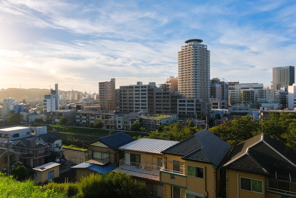 東京都多摩市の夕方の聖蹟桜ヶ丘の様子