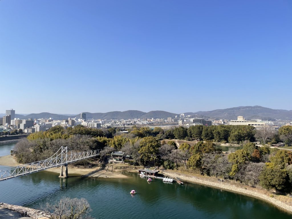 岡山城から見た岡山市街の様子