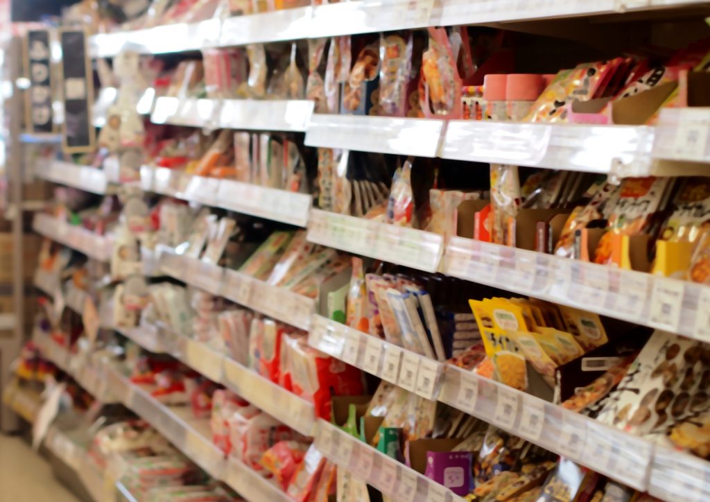 スーパーの陳列棚
