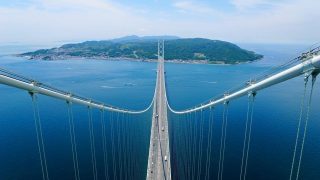 明石海峡大橋の塔頂