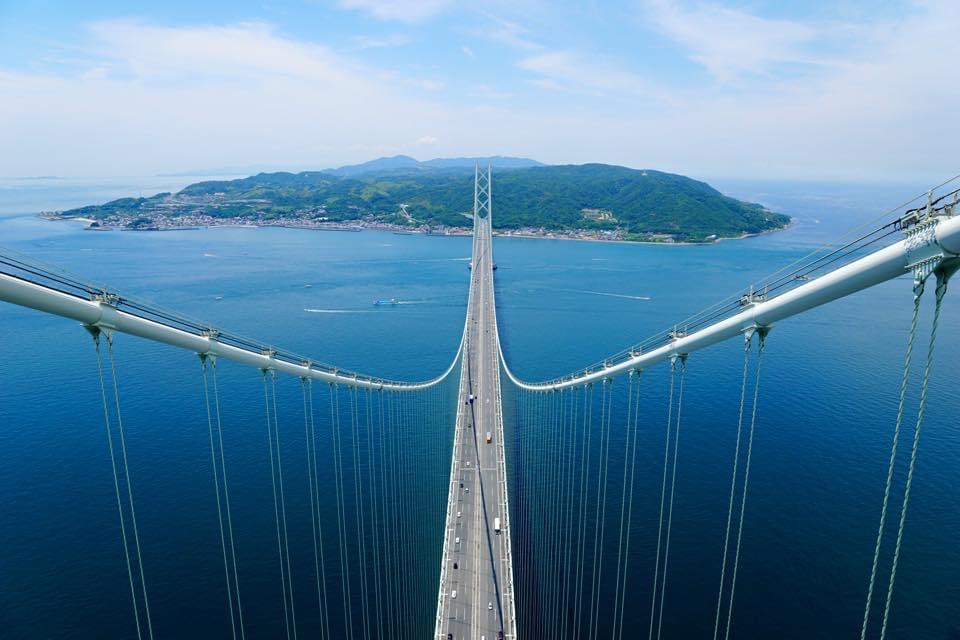 明石海峡大橋の塔頂