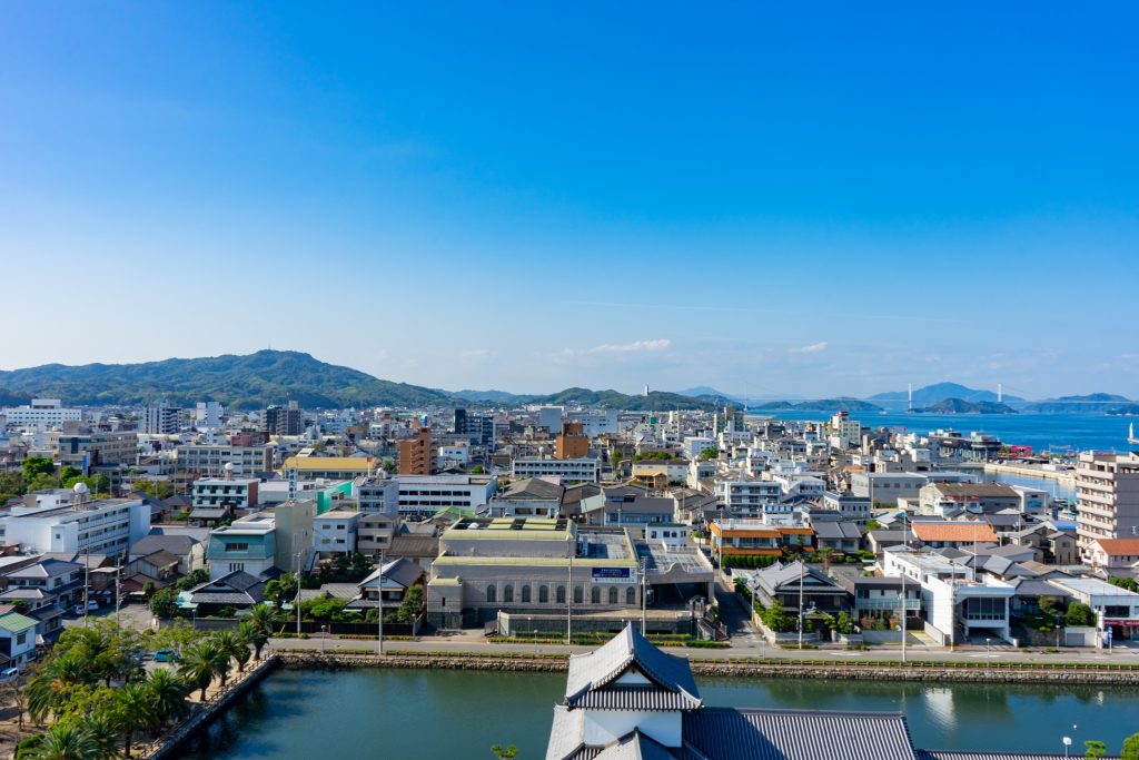 今治城から見た今治市の風景の様子