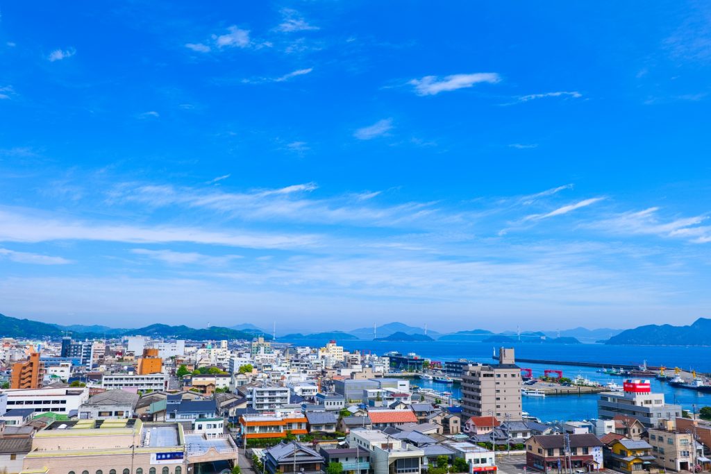 今治の都市風景 愛媛県の様子