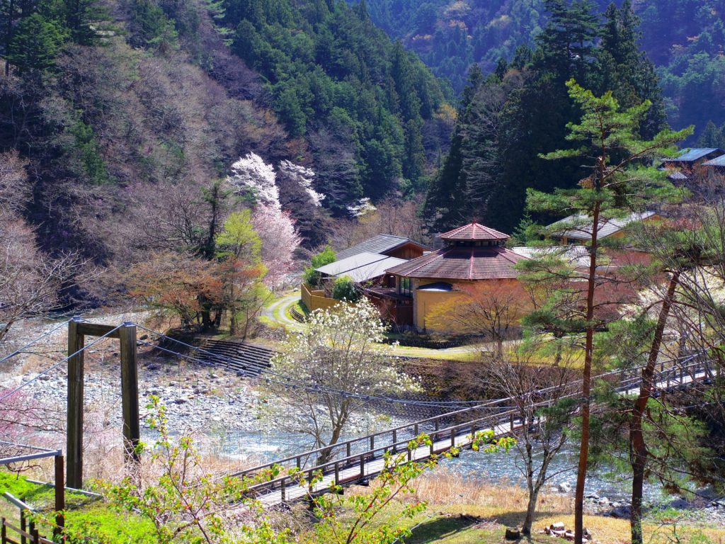 山梨県丹波山村の春の様子