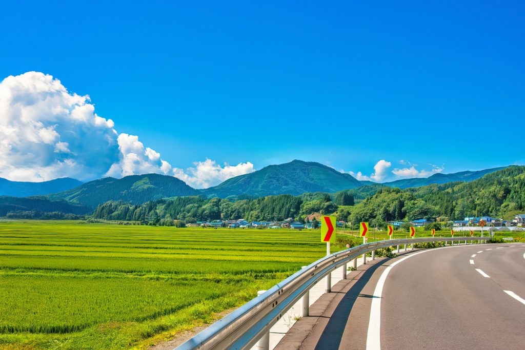 爽やかな夏の風が心地いい日本の原風景の様子