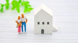 家と夫婦のミニチュアオブジェ