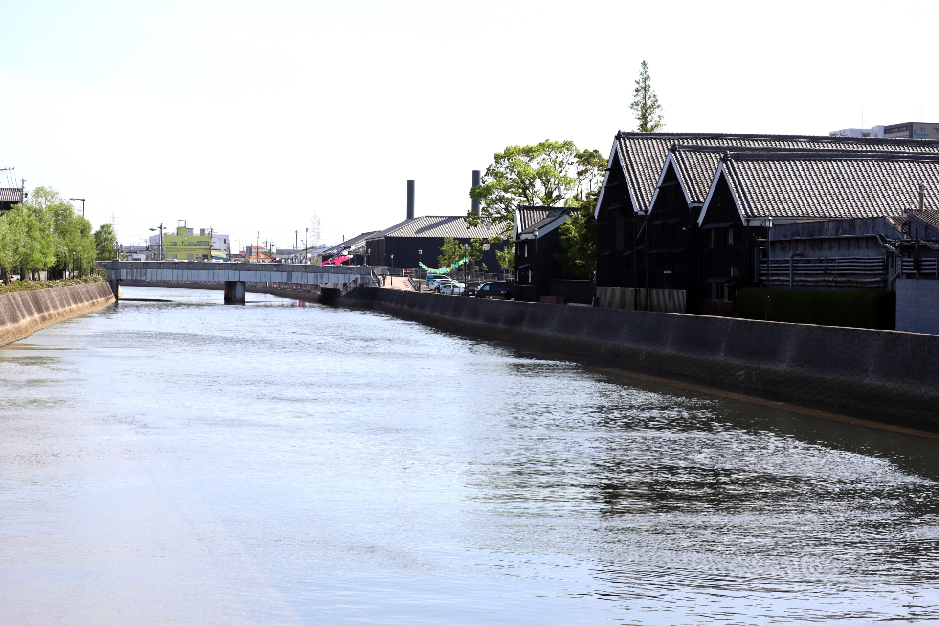 半田市の川の様子