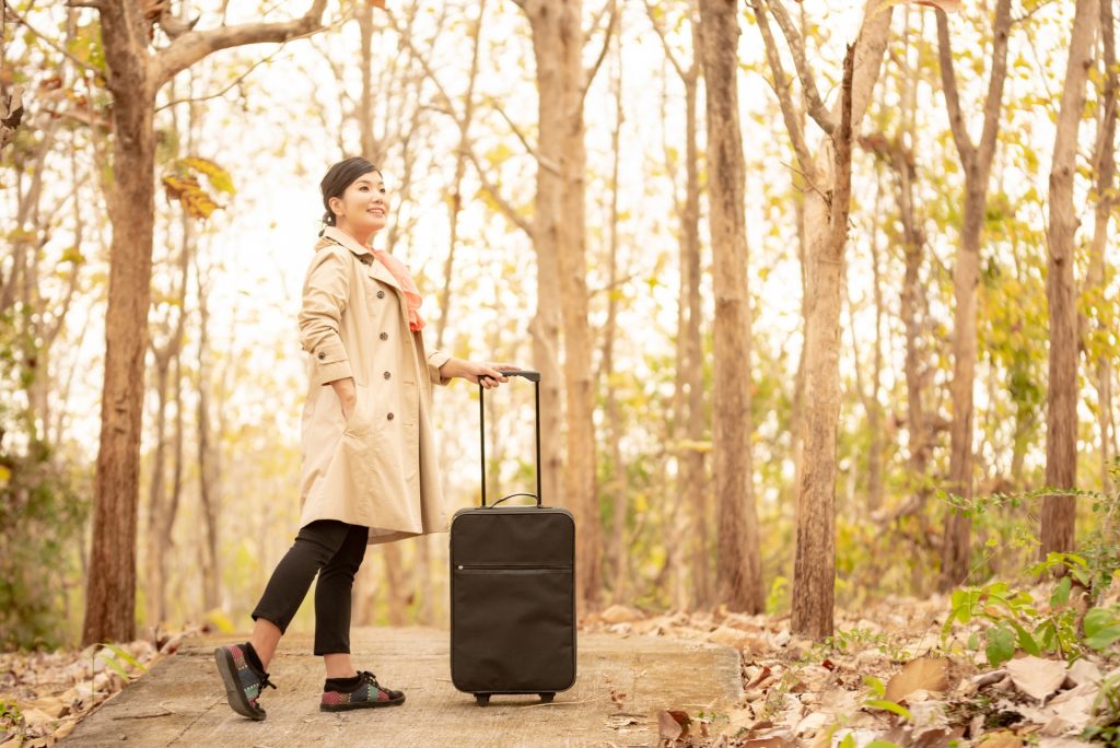 旅する女性の様子