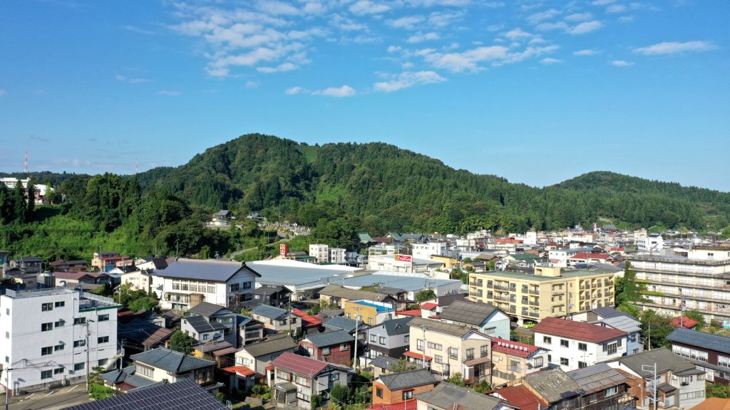 住宅街と山の画像