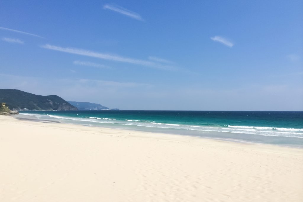 夏の終わりの白浜海岸の様子