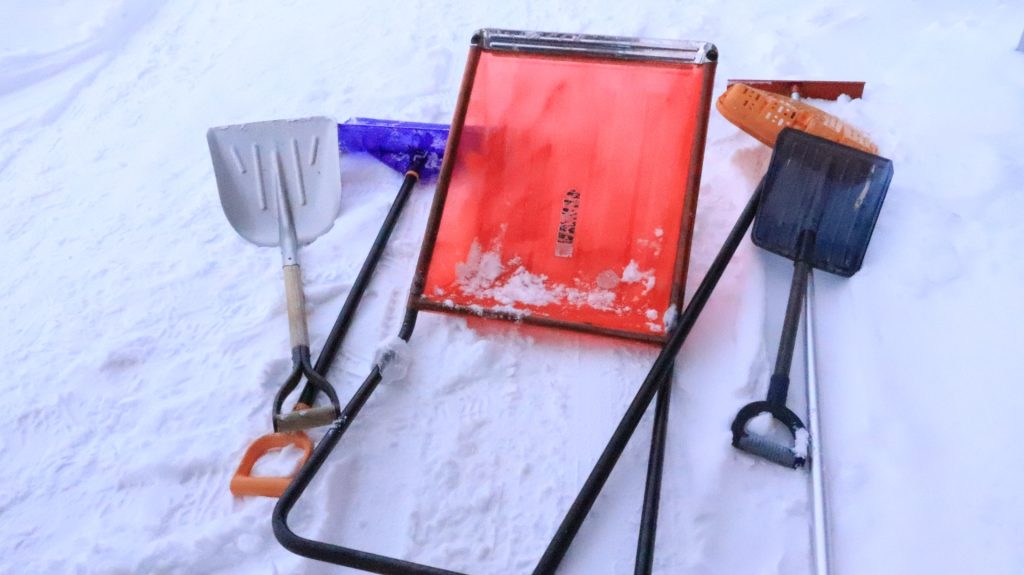 雪かきの道具