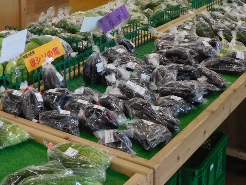 道の駅の新鮮野菜売り場の様子