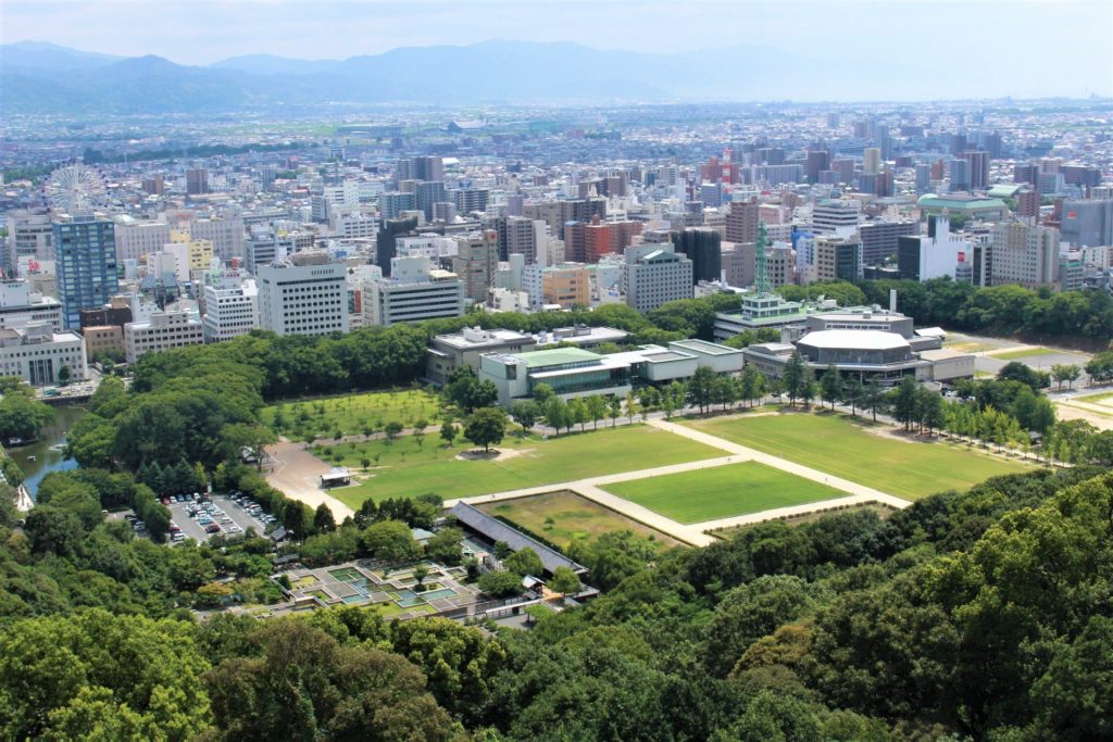 松山城からの市街の眺めの様子