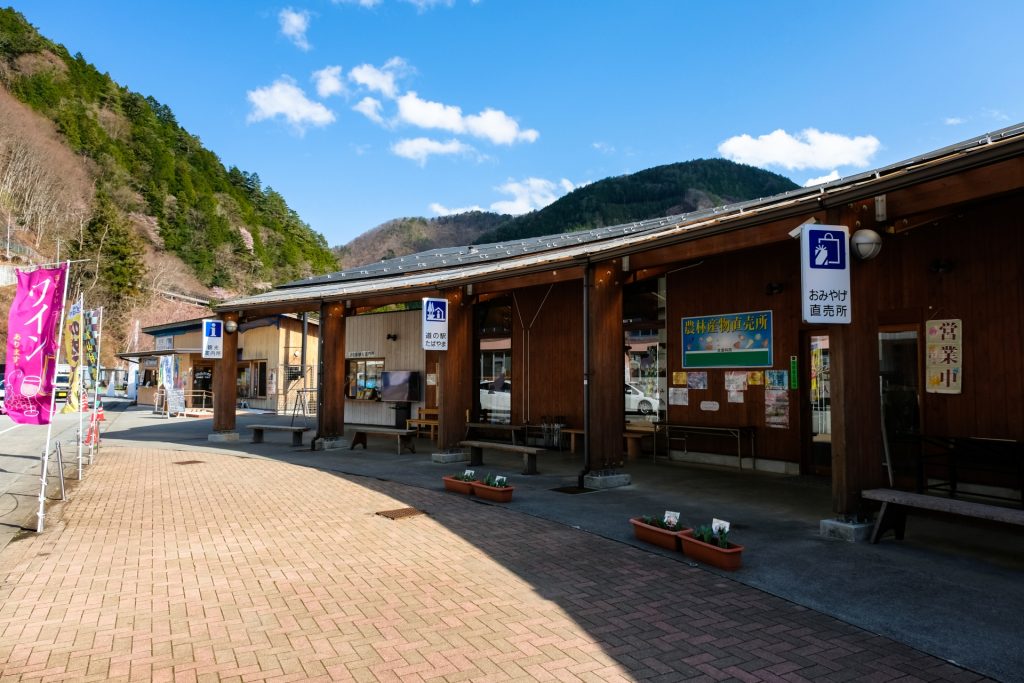 山梨県北都留郡丹波山村 道の駅たばやまの様子