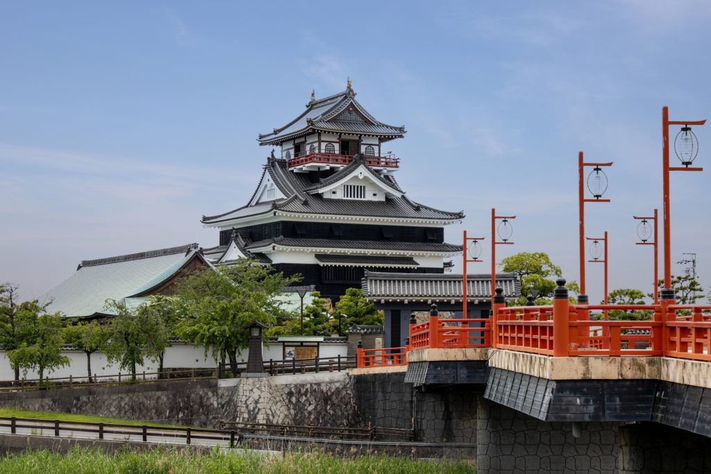 清州城天守閣と大手橋の様子