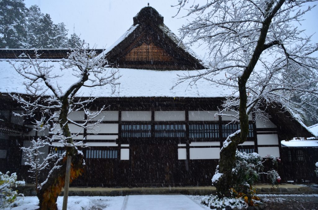 雪の広徳寺の様子