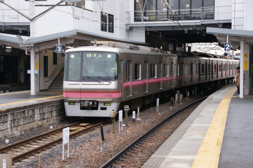 犬山駅停車中300系電車の様子